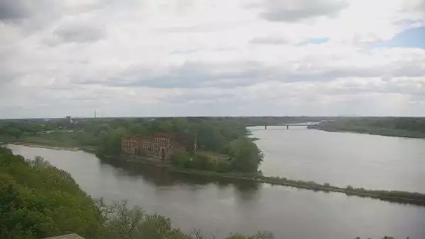 Widok z Kamery na styk rzeki Narew z Wisłą