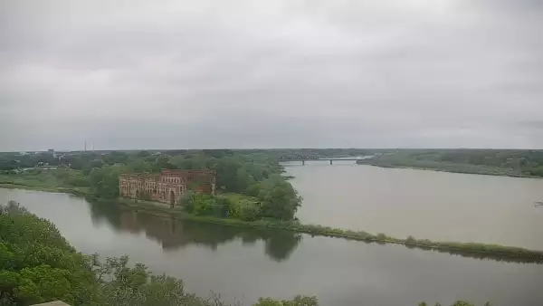 Widok z Kamery na styk rzeki Narew z Wisłą