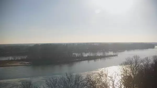 Widok z Kamery na styk rzeki Narew z Wisłą