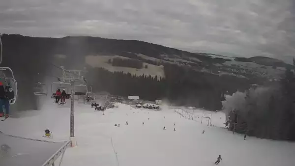 Widok na stok w TYLICZ.SKI w Beskidzie Sądeckim