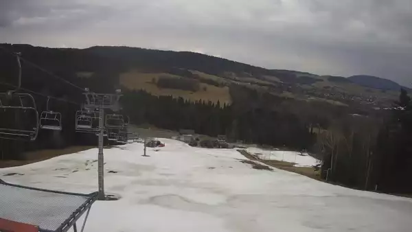 Widok na stok w TYLICZ.SKI w Beskidzie Sądeckim