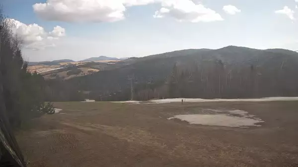 Tylicz.ski widok na trasę zjazdową z górnej części ośrodka