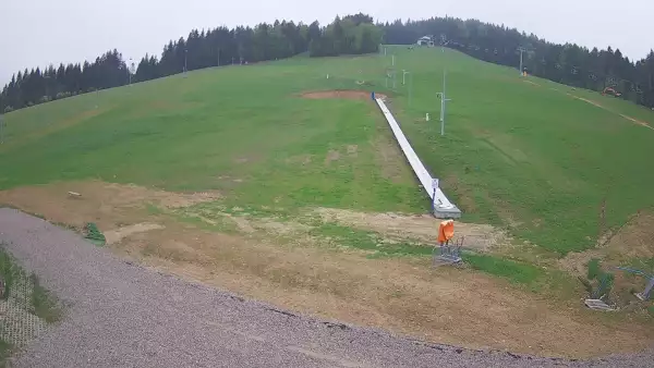 Widok z Kamery na trasę zjazdową w Tylicz.ski.