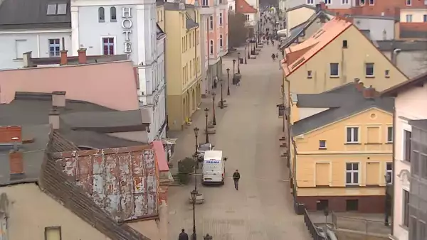 Widok na deptak w malowniczym miasteczku w Wejherowie.