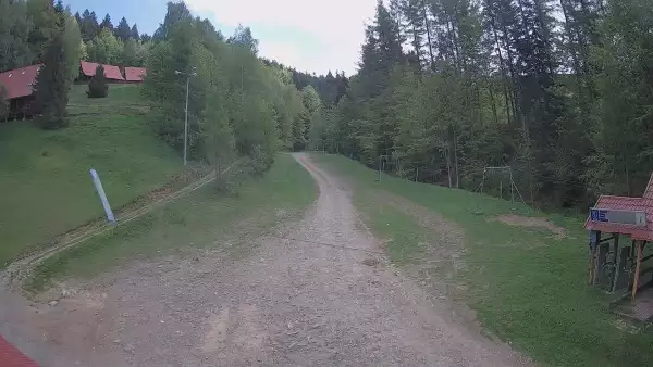 Widok na wyciąg orczykowy Stonoga w ośrodku narciarskim w Wierchomli