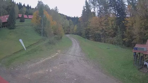 Widok na wyciąg orczykowy Stonoga w ośrodku narciarskim w Wierchomli