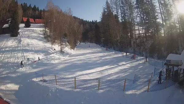 Widok na wyciąg orczykowy Stonoga w ośrodku narciarskim w Wierchomli