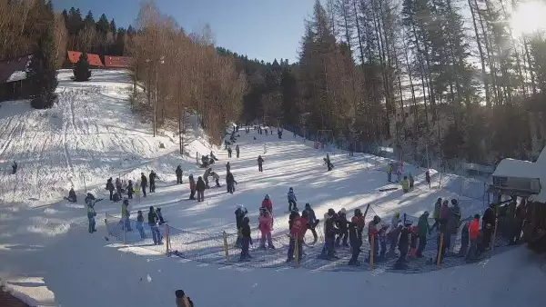 Widok na wyciąg orczykowy Stonoga w ośrodku narciarskim w Wierchomli