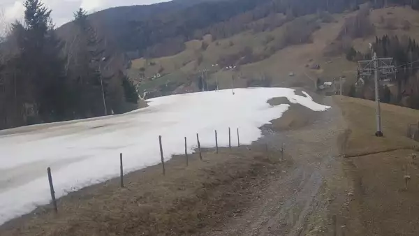 Widok z górnej stacji narciarskiej Wierchomla Toczek