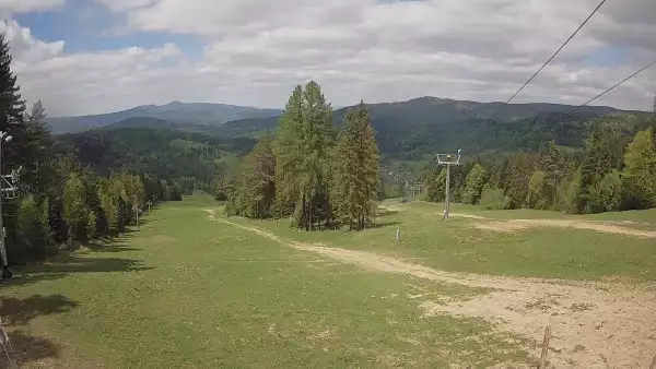 Obraz live z kamery prezentujący kilometrową trasę z wyciągu Wierchomla - Polanki.