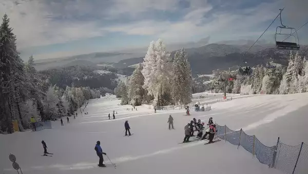 Obraz live z kamery prezentujący kilometrową trasę z wyciągu Wierchomla - Polanki.
