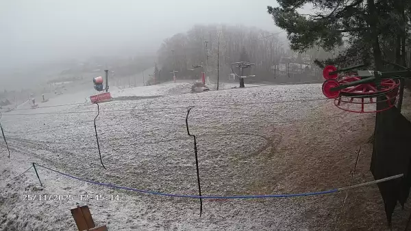 Widok z górnej stacji stoku Koszałkowo w Wieżycy