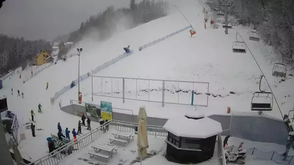 Widok na bramki i kolej linową w SOSZOWIE.