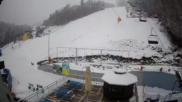 Widok na bramki i kolej linową w SOSZOWIE.