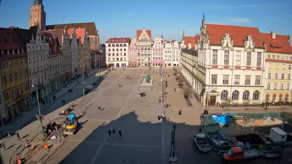 Wrocław - widok na rynek główny we Wrocławiu z kamery stałej.