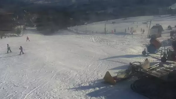 Widok na stok ośrodka narciarskiego Potoczki w Zębie