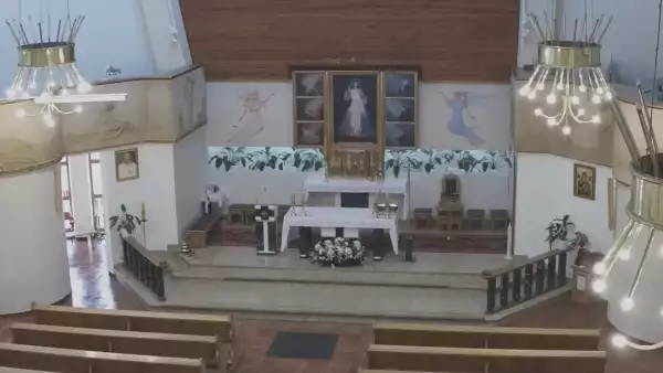 Ołtarz kościoła Miłosierdzia Bożego na Chramcówkach