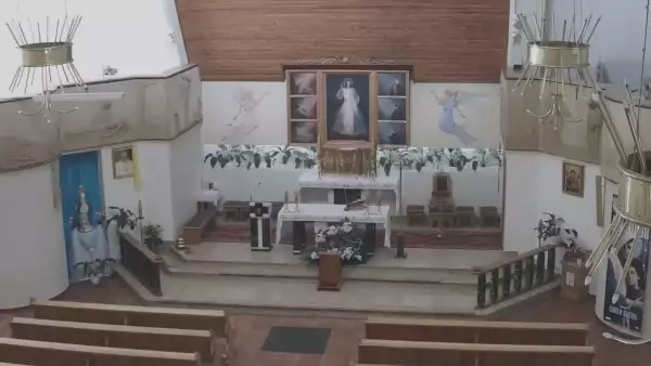 Ołtarz kościoła Miłosierdzia Bożego na Chramcówkach