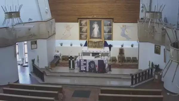 Ołtarz kościoła Miłosierdzia Bożego na Chramcówkach