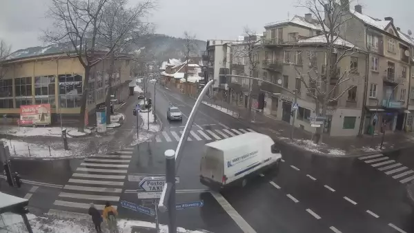 Zakopane - widok na skrzyżowanie ulic Zamoyskiego z Krupówkami.