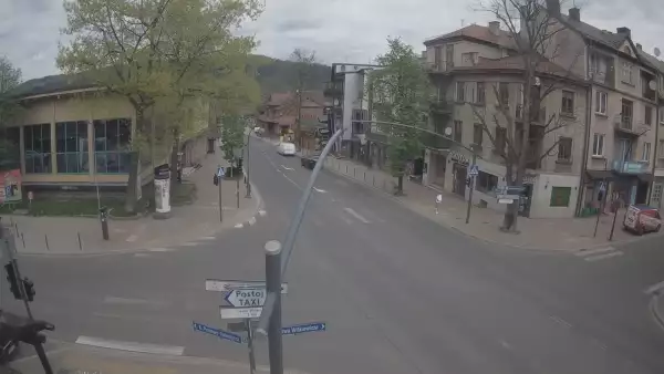 Zakopane - widok na skrzyżowanie ulic Zamoyskiego z Krupówkami.
