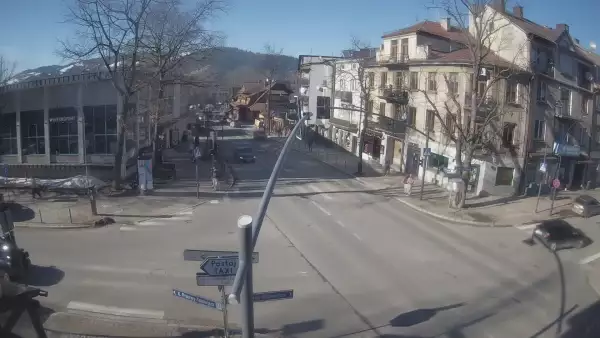 Zakopane - widok na skrzyżowanie ulic Zamoyskiego z Krupówkami.