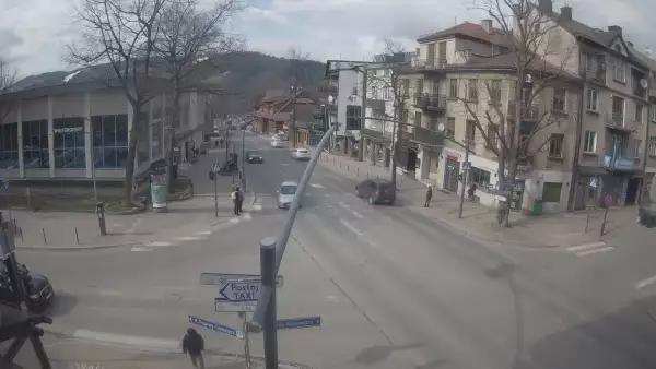 Zakopane - widok na skrzyżowanie ulic Zamoyskiego z Krupówkami.