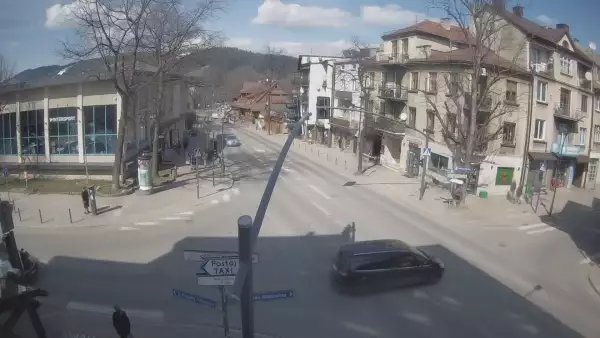 Zakopane - widok na skrzyżowanie ulic Zamoyskiego z Krupówkami.