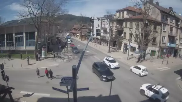 Zakopane - widok na skrzyżowanie ulic Zamoyskiego z Krupówkami.