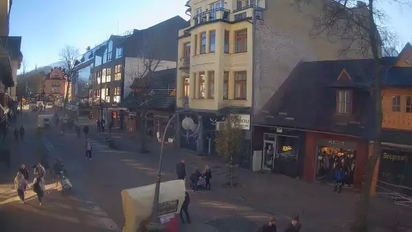 Widok z Kamery na Ulicę Krupówki w Zakopanem na żywo