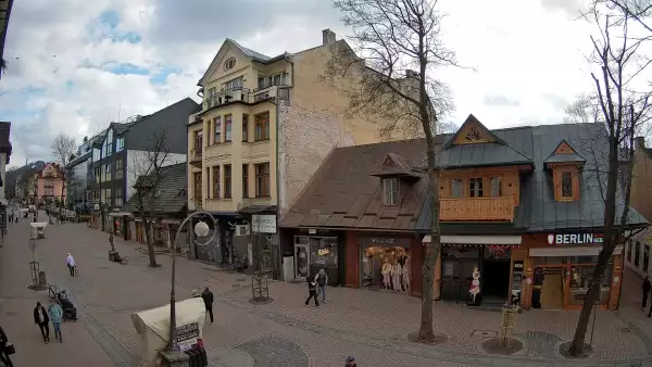 Widok z Kamery na Ulicę Krupówki w Zakopanem na żywo