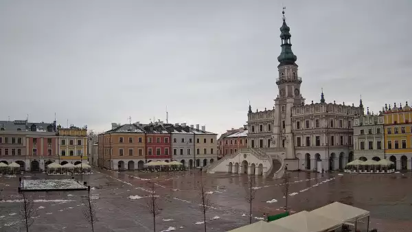 Widok na Rynek Wielki Miasta w ZAMOŚCIU - KAMERA LIVE
