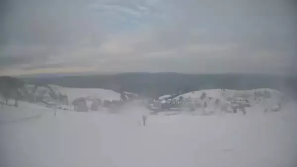 Widok na budowę apartamentowca Infinity w Zieleńcu