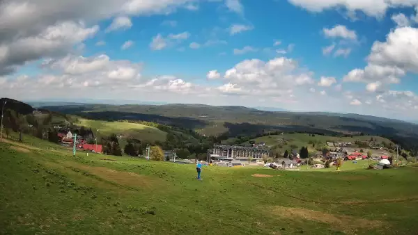 Widok na budowę apartamentowca Infinity w Zieleńcu
