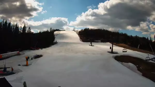 Złoty Groń w Istebnej - widok na trasy zjazdowe online.