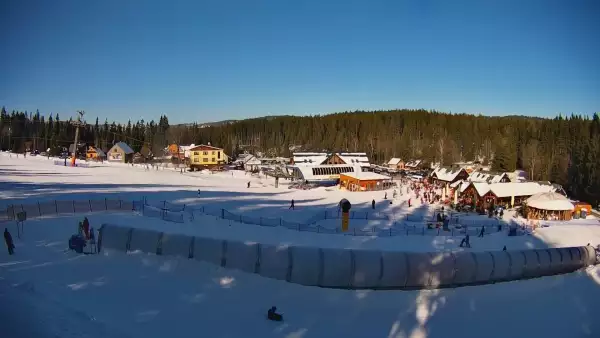 Widok na karczmę i wyciąg w Złotym Groniu - KAMERA LIVE