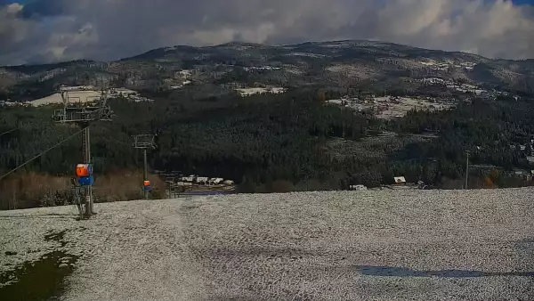 Złoty Groń w Istebnej - widok na 6-osobową kolej linową.