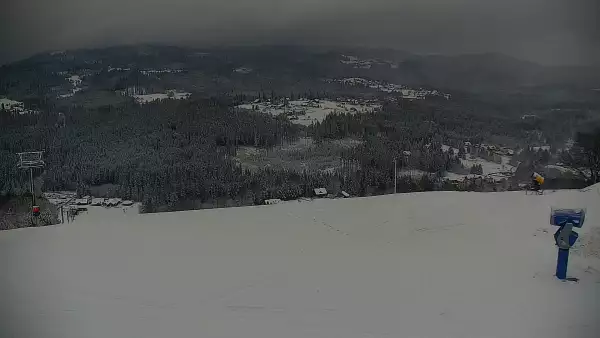 Złoty Groń w Istebnej - widok na 6-osobową kolej linową.