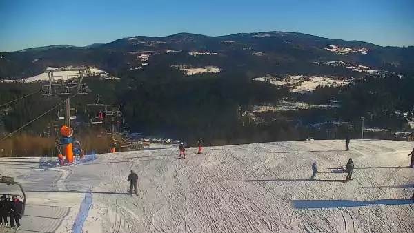 Złoty Groń w Istebnej - widok na 6-osobową kolej linową.