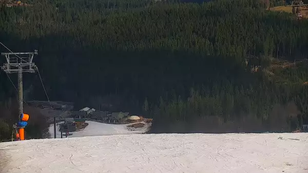 Złoty Groń w Istebnej - widok na 6-osobową kolej linową.