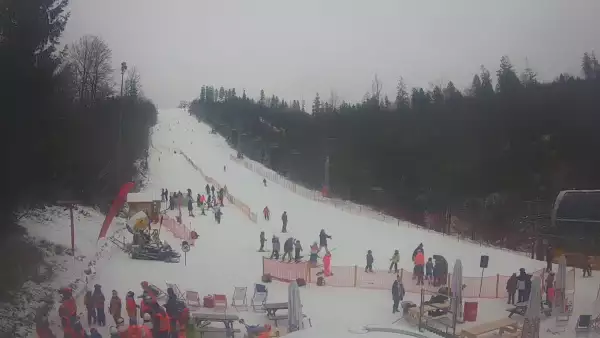 Dolna stacja wyciagu, którym narciarze dotrą na Mały Rachowiec