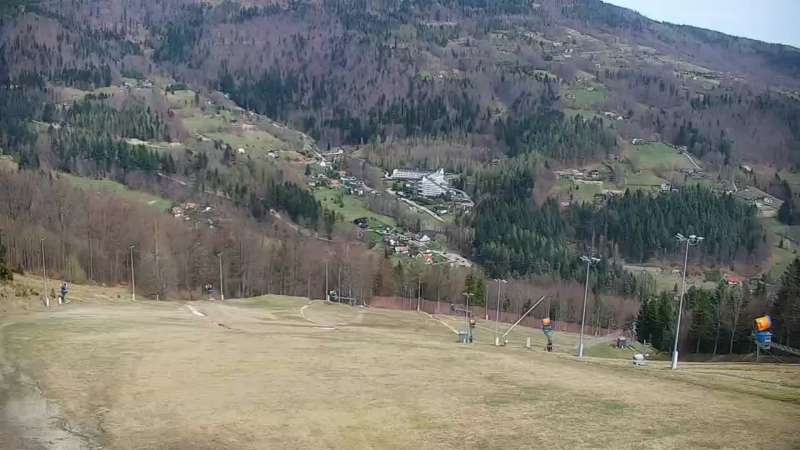 Widok z Kamery górną stację kolei linowej w Beskid Sport Arena.