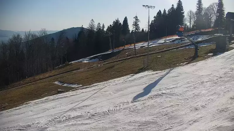 Widok z Kamery górną stację kolei linowej w Beskid Sport Arena.