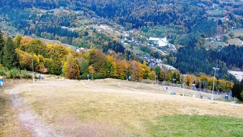 Widok z Kamery górną stację kolei linowej w Beskid Sport Arena.