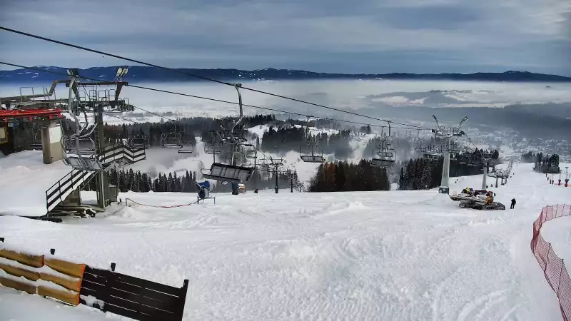 Widok na jedną z tras narciarskich - Kotelnica I oraz na wspaniałe szczyty Tatr