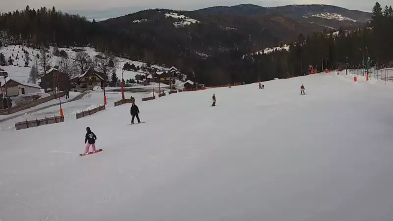 Widok z kamery na stok Biały Krzyż w Szczyrku.