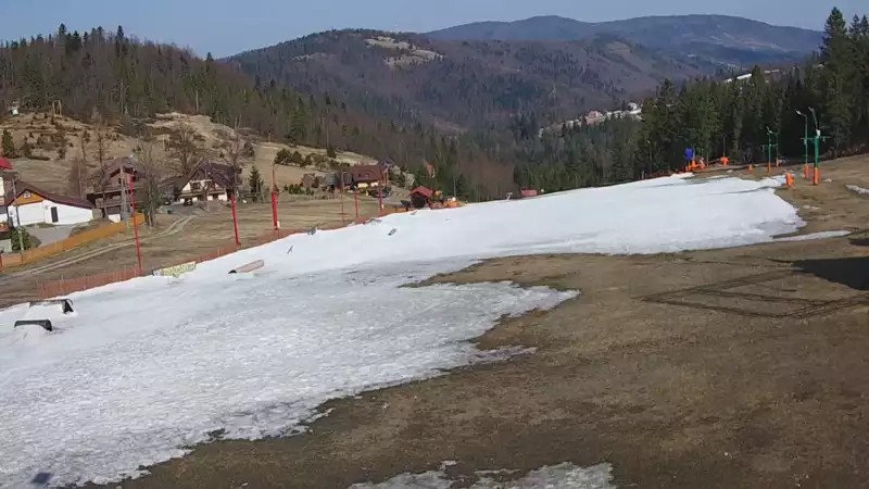Widok z kamery na stok Biały Krzyż w Szczyrku.