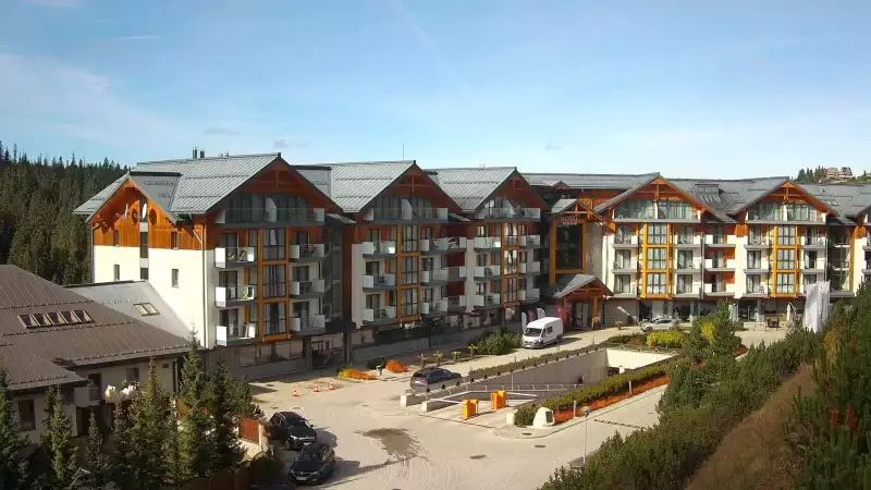 Kamera z widokiem na Hotel Bukovina Resort - luksusowy hotel termy i Spa