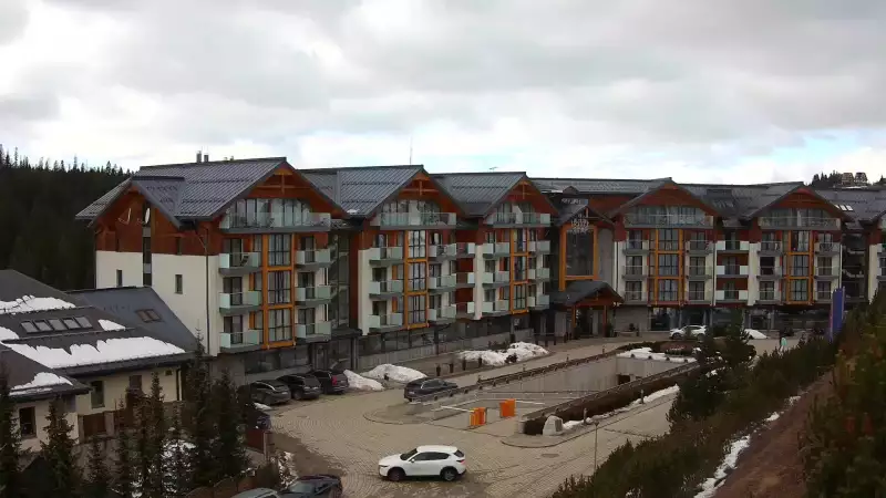 Kamera z widokiem na Hotel Bukovina Resort - luksusowy hotel termy i Spa