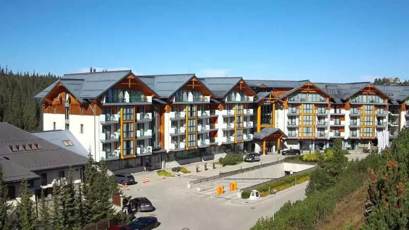 Kamera z widokiem na Hotel Bukovina Resort - luksusowy hotel termy i Spa